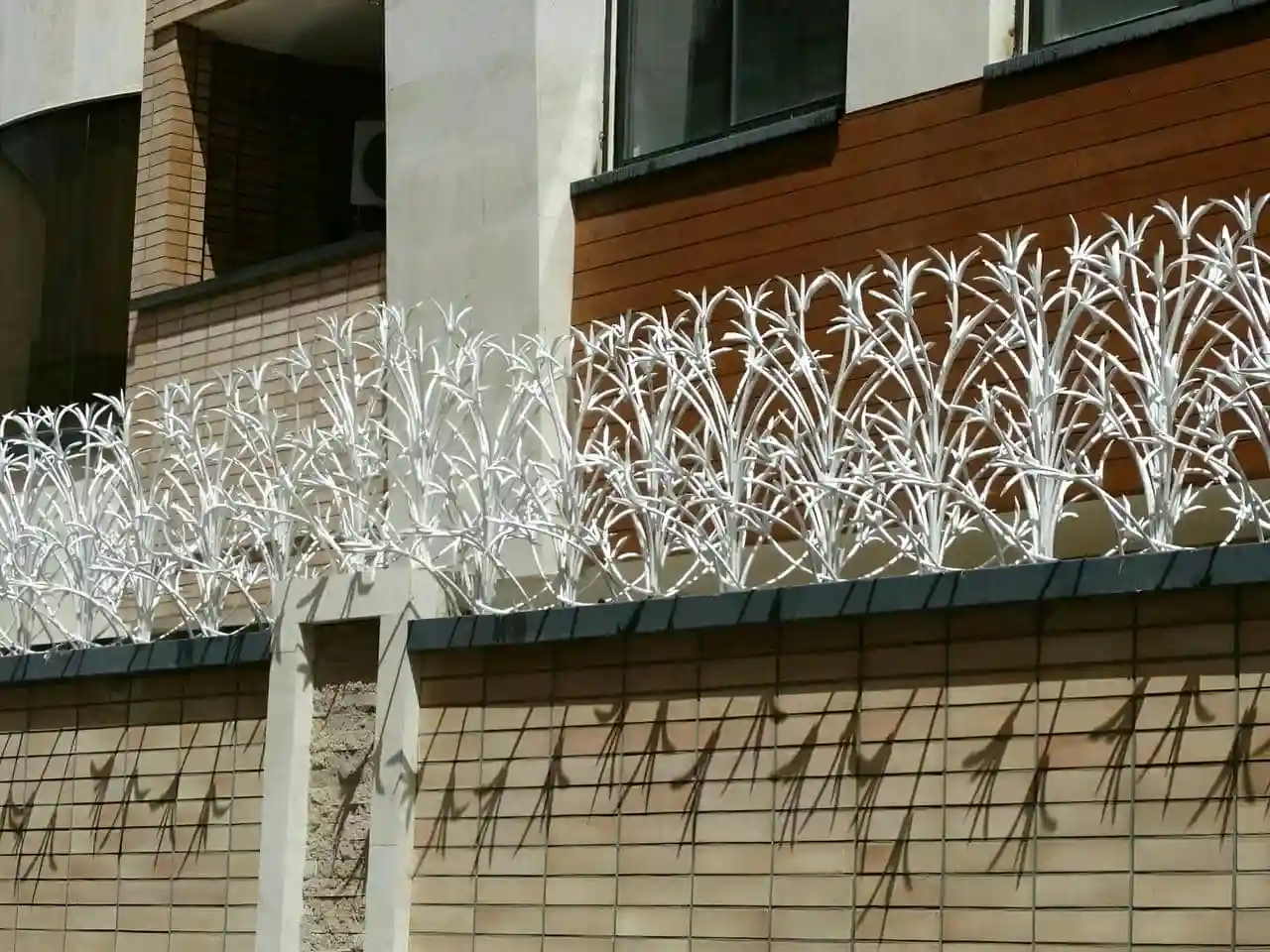 طراحی و زیبایی حفاظ لیلیوم طراحی و زیبایی حفاظ لیلیوم