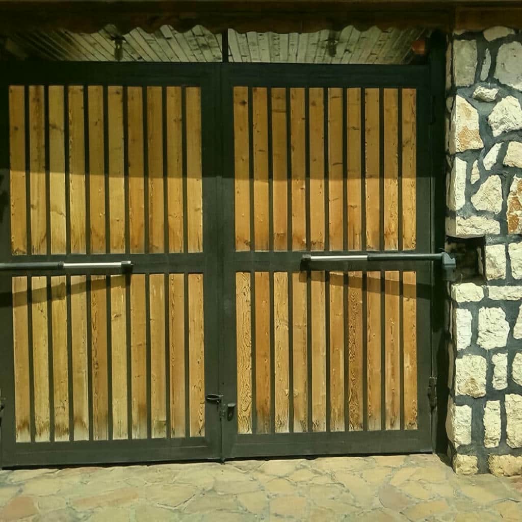 نصب جک درب پارکینگ کاربری تجاری سنگین در سقز