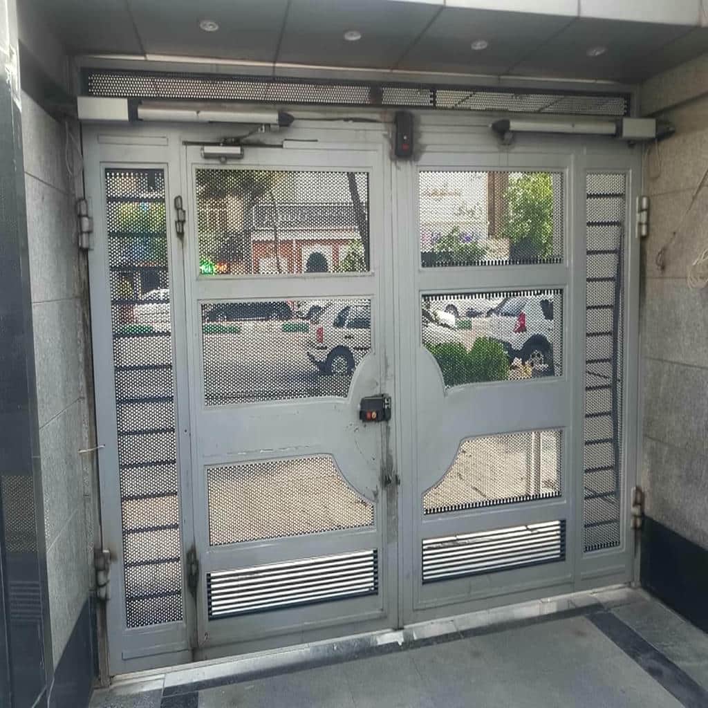 نصب جک درب پارکینگ بازویی سازگار در هشتگرد