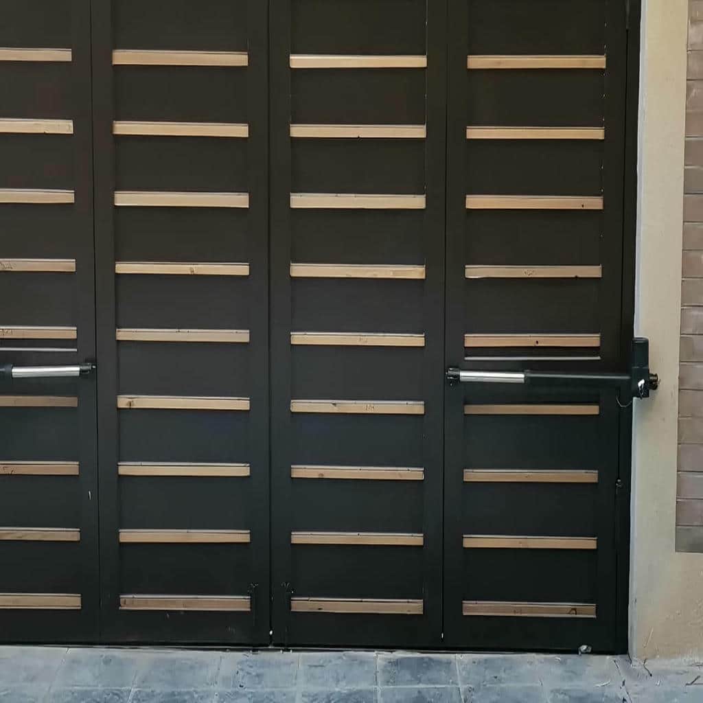 جک درب پارکینگ در ایرانشهر