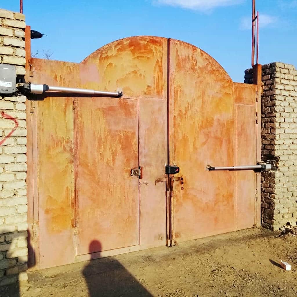 نصب جک درب پارکینگ بازویی آب بندی شده در کرمانشاه