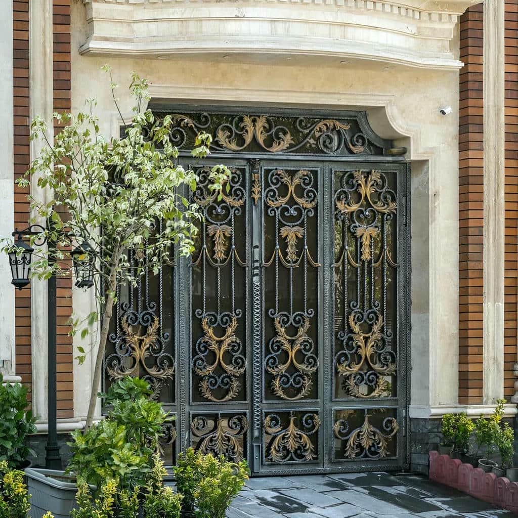 قیمت درب حیاط فرفورژه فلزی طرح کلاسیک در کمال شهر