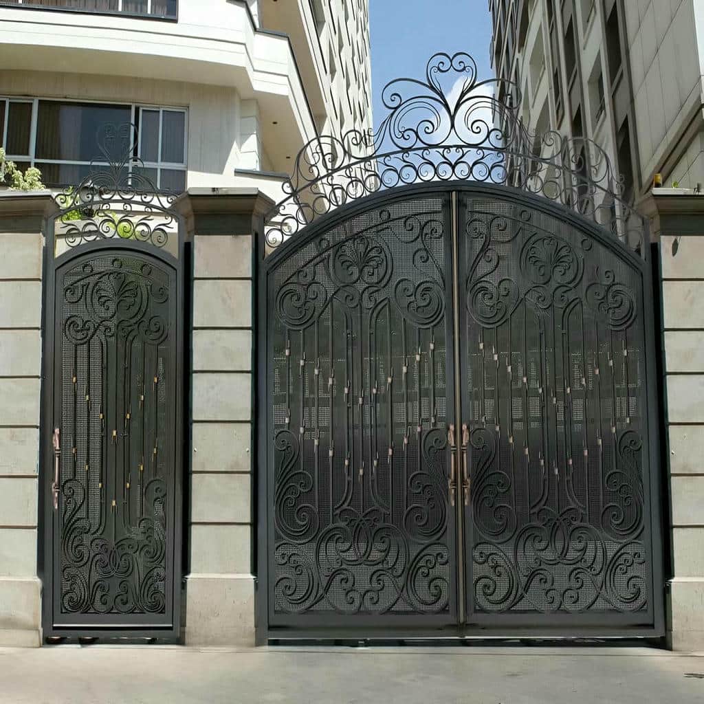 خرید درب حیاط فرفورژه فلزی کلاسیک متعادل در ایلام