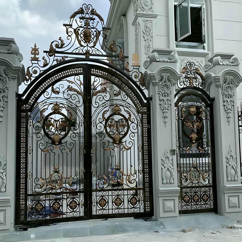 نصب درب حیاط فرفورژه فلزی رنگ کوره ای در سمنان