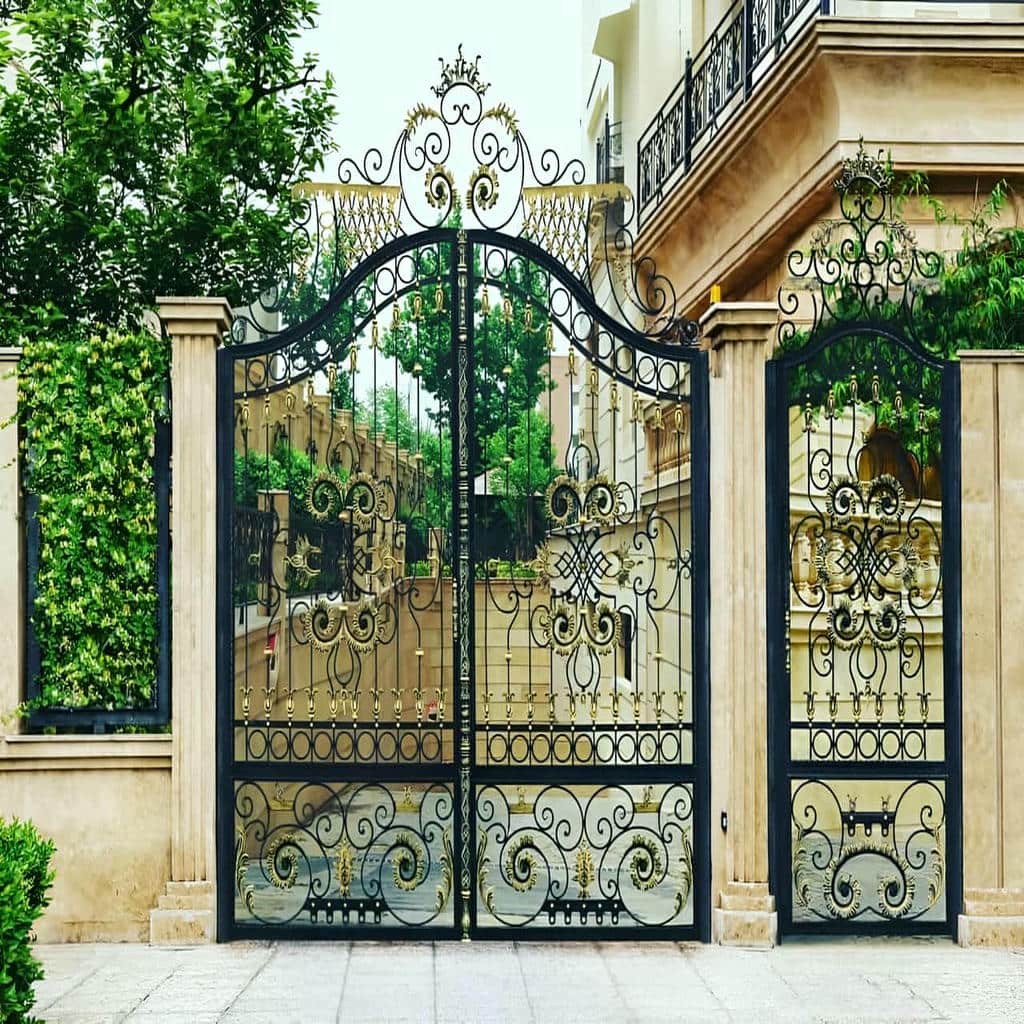 خرید درب حیاط فرفورژه فلزی طرح مدرن در گنبدکاووس