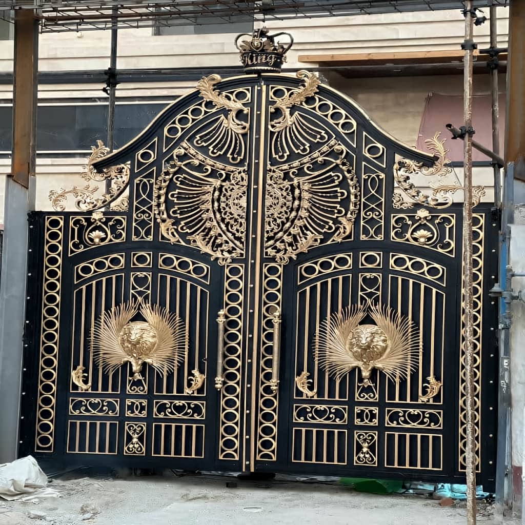 خرید درب حیاط فرفورژه فلزی طرح مدرن در فشم