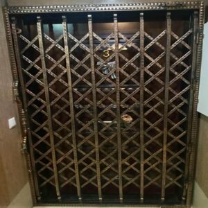 درب آکاردئونی در اصفهان