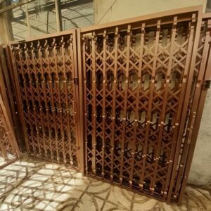 درب آکاردئونی در چالوس