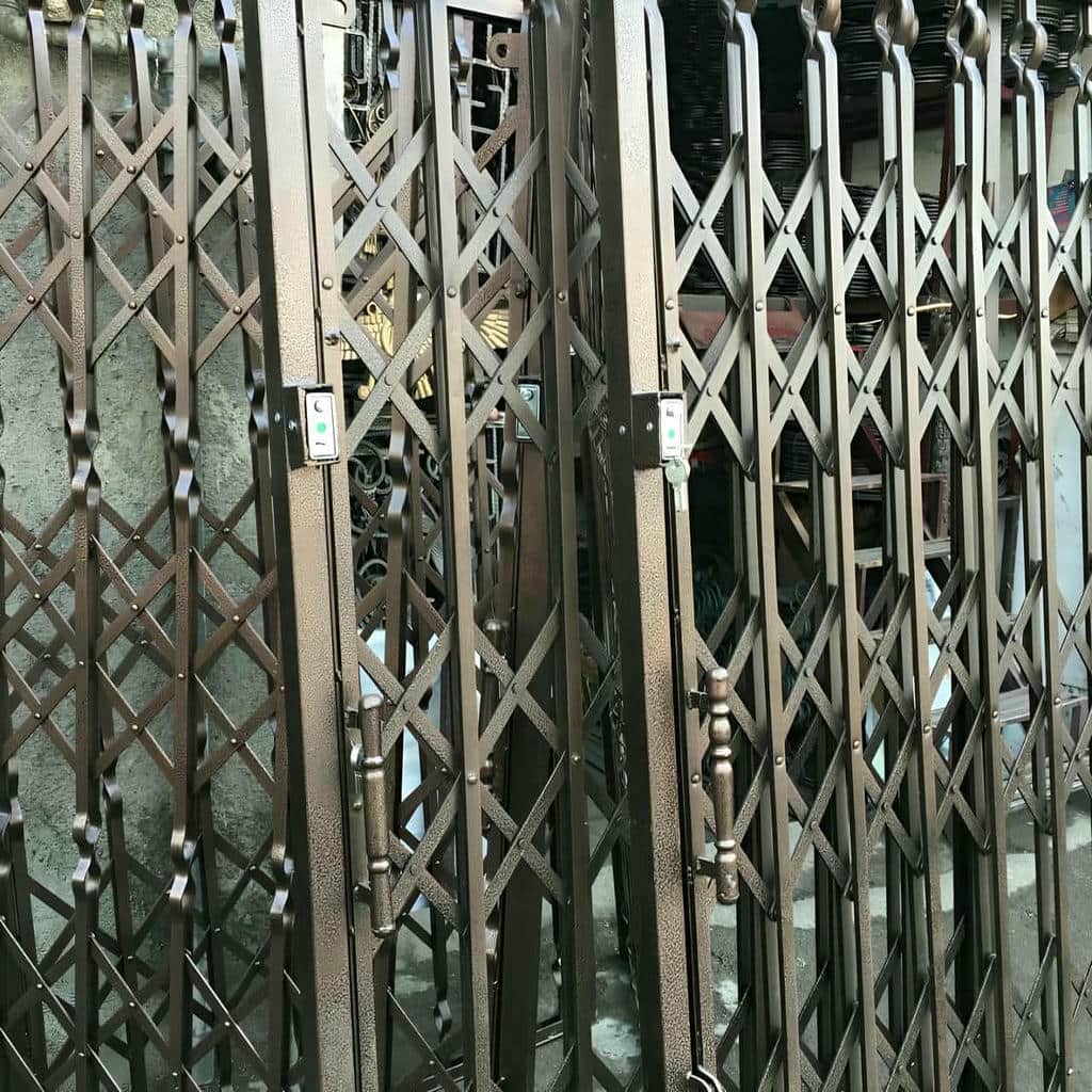 نصب درب آکاردئونی تراز دقیق در عظیمیه کرج