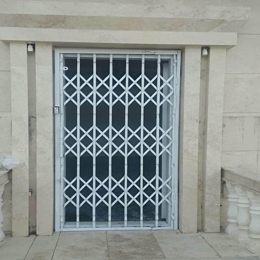 درب آکاردئونی در پردیس