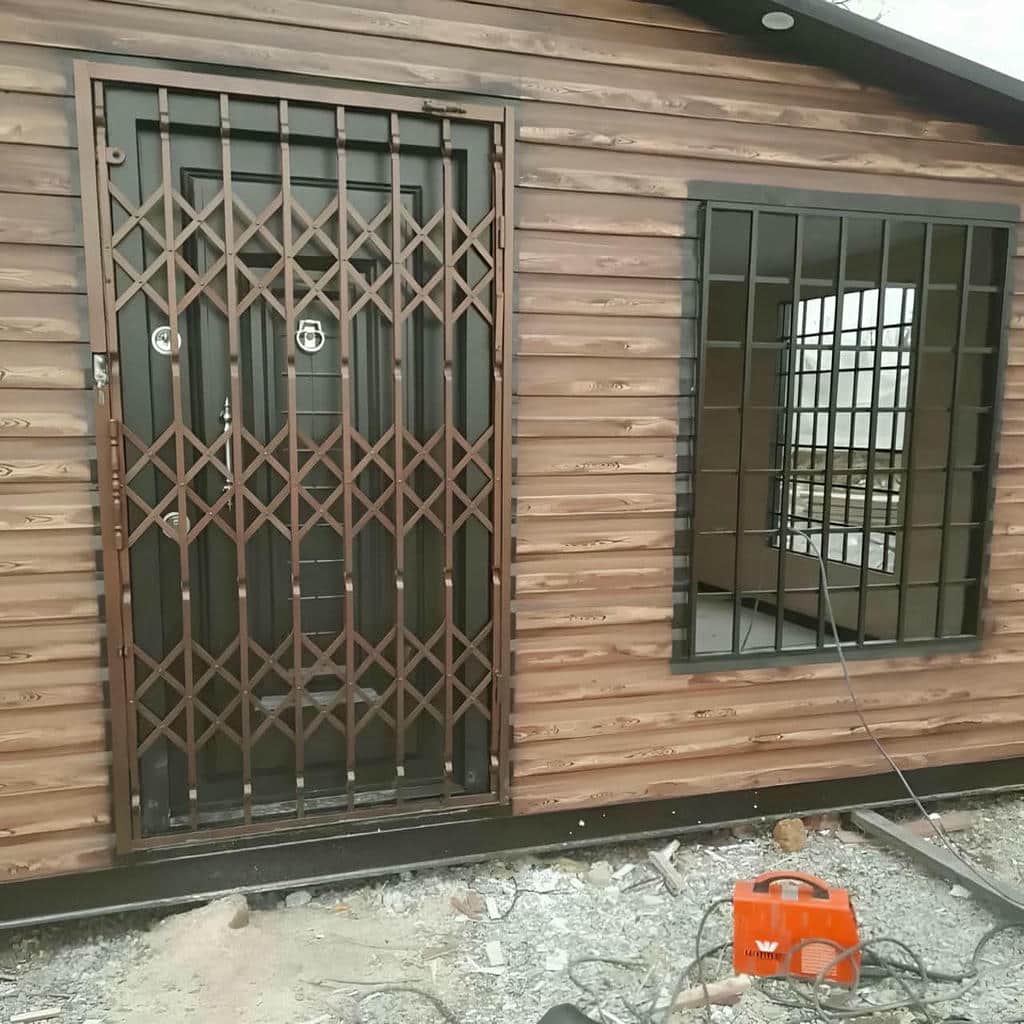 نصب درب آکاردئونی سیستم روان در قشم