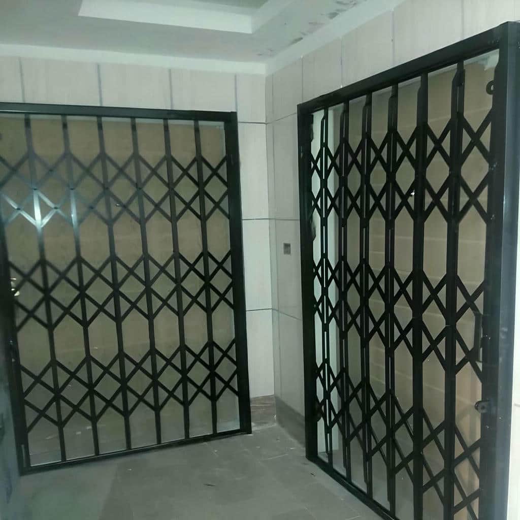 نصب درب آکاردئونی تراز دقیق در اصفهان