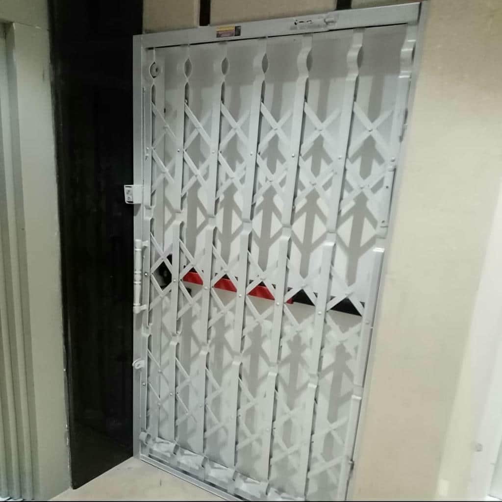نصب درب آکاردئونی روان حرکتی در لواسان