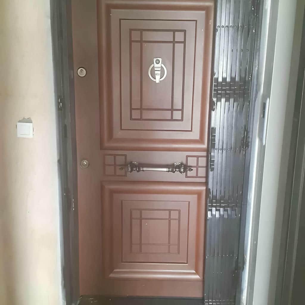 درب آکاردئونی در مشهد