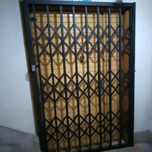 درب آکاردئونی در ایرانشهر