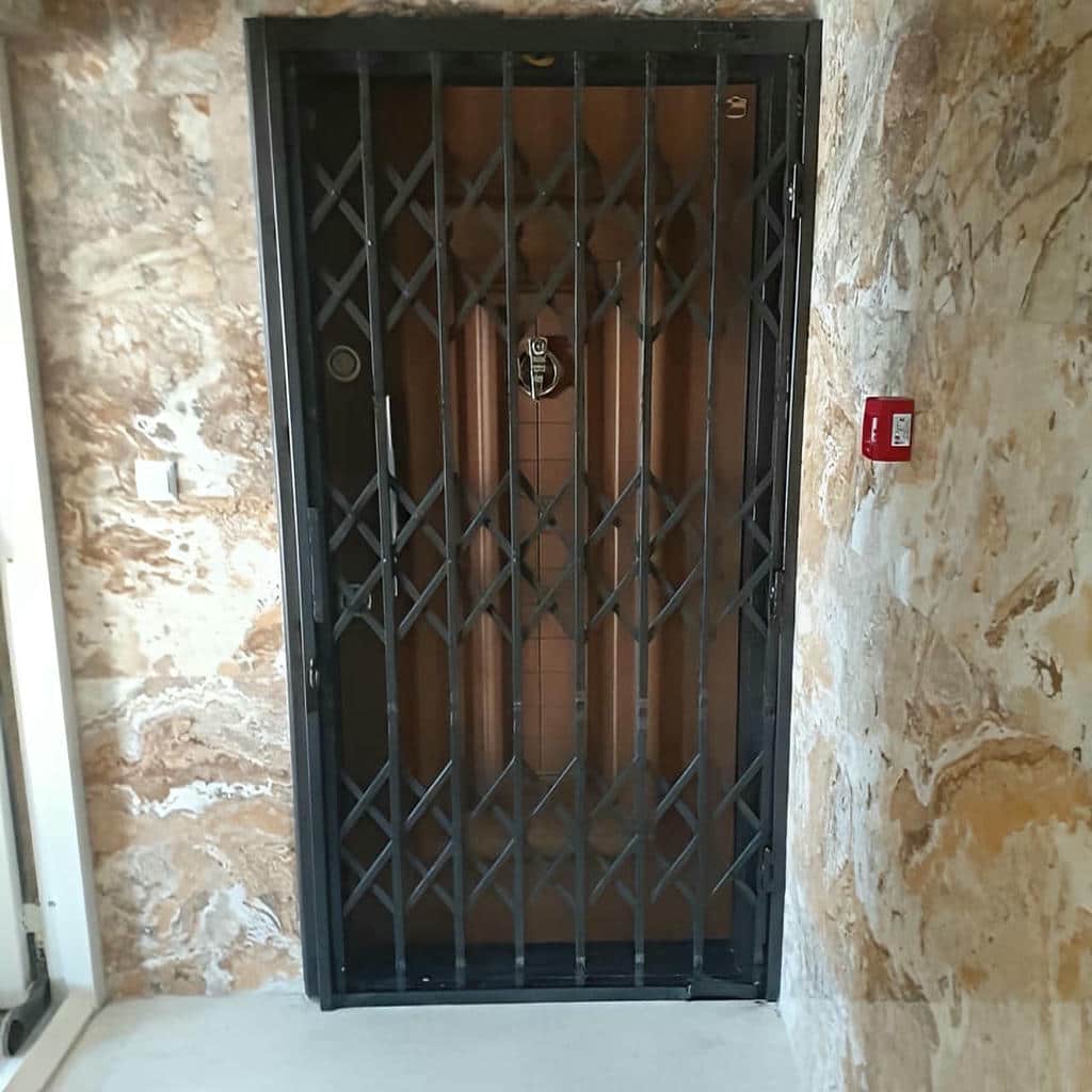 خرید درب آکاردئونی ورودی آپارتمان در اراک