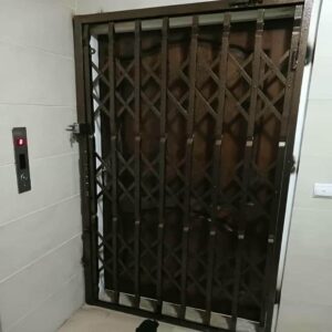درب آکاردئونی در اردبیل