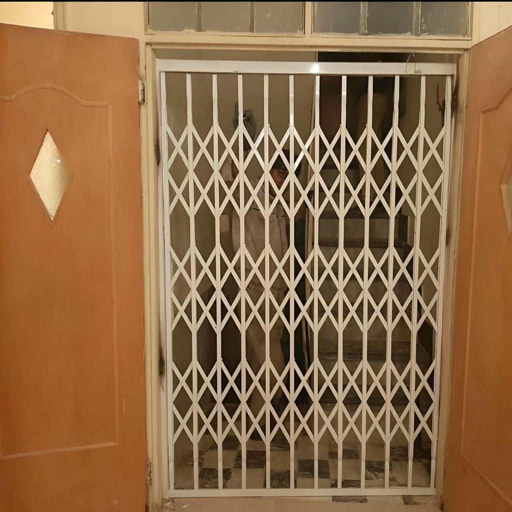 درب آکاردئونی در قشم