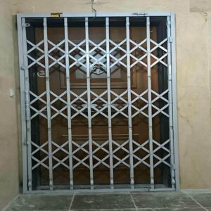 درب آکاردئونی در سبزوار