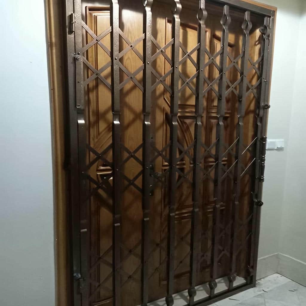 خرید درب آکاردئونی ورودی آپارتمان در نیشابور