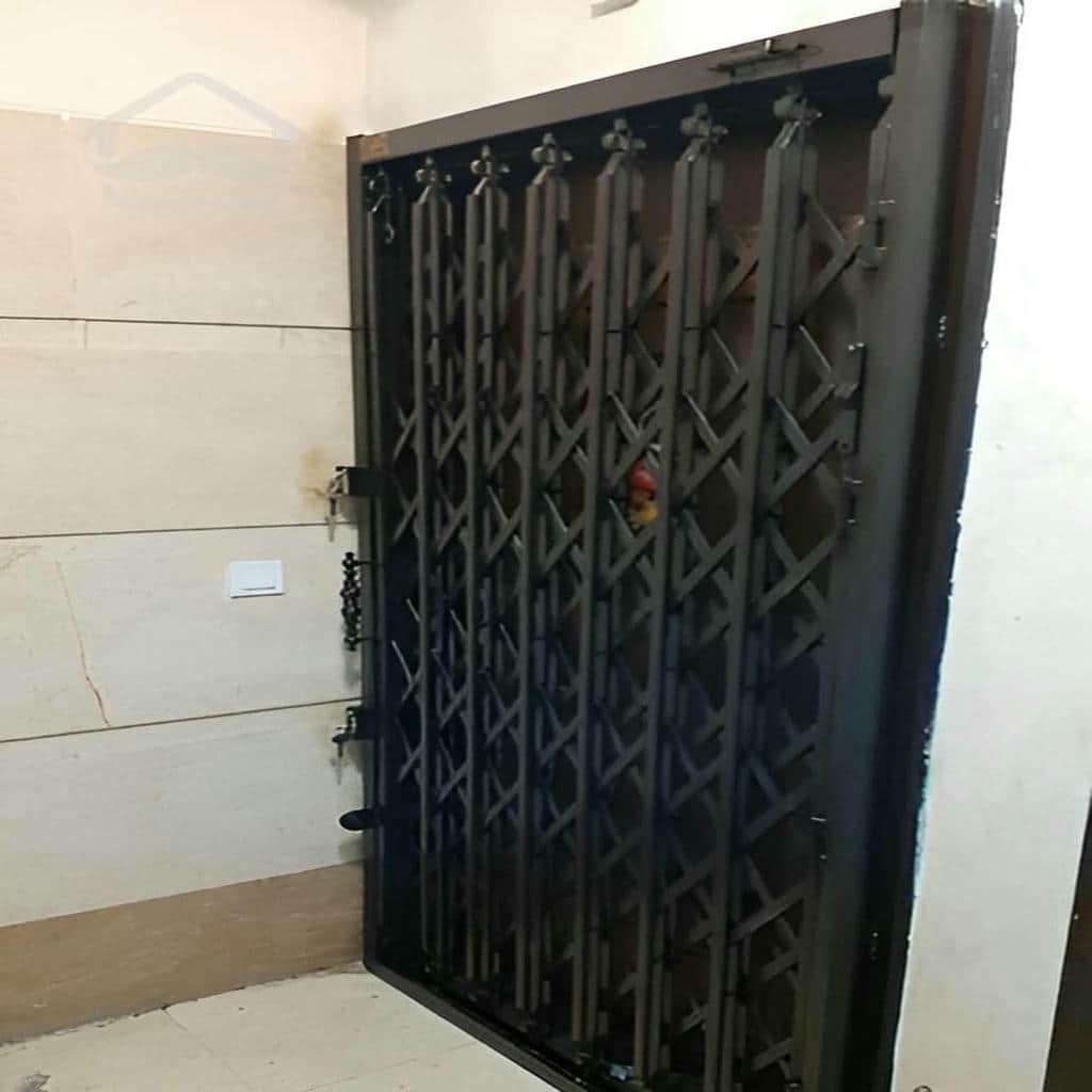 درب آکاردئونی در سنندج