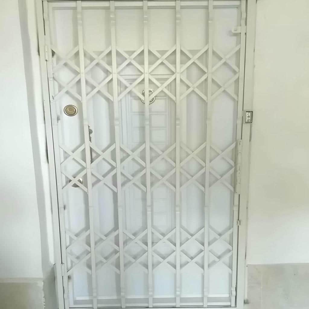 نصب درب آکاردئونی دقیق ریل در نسیم شهر