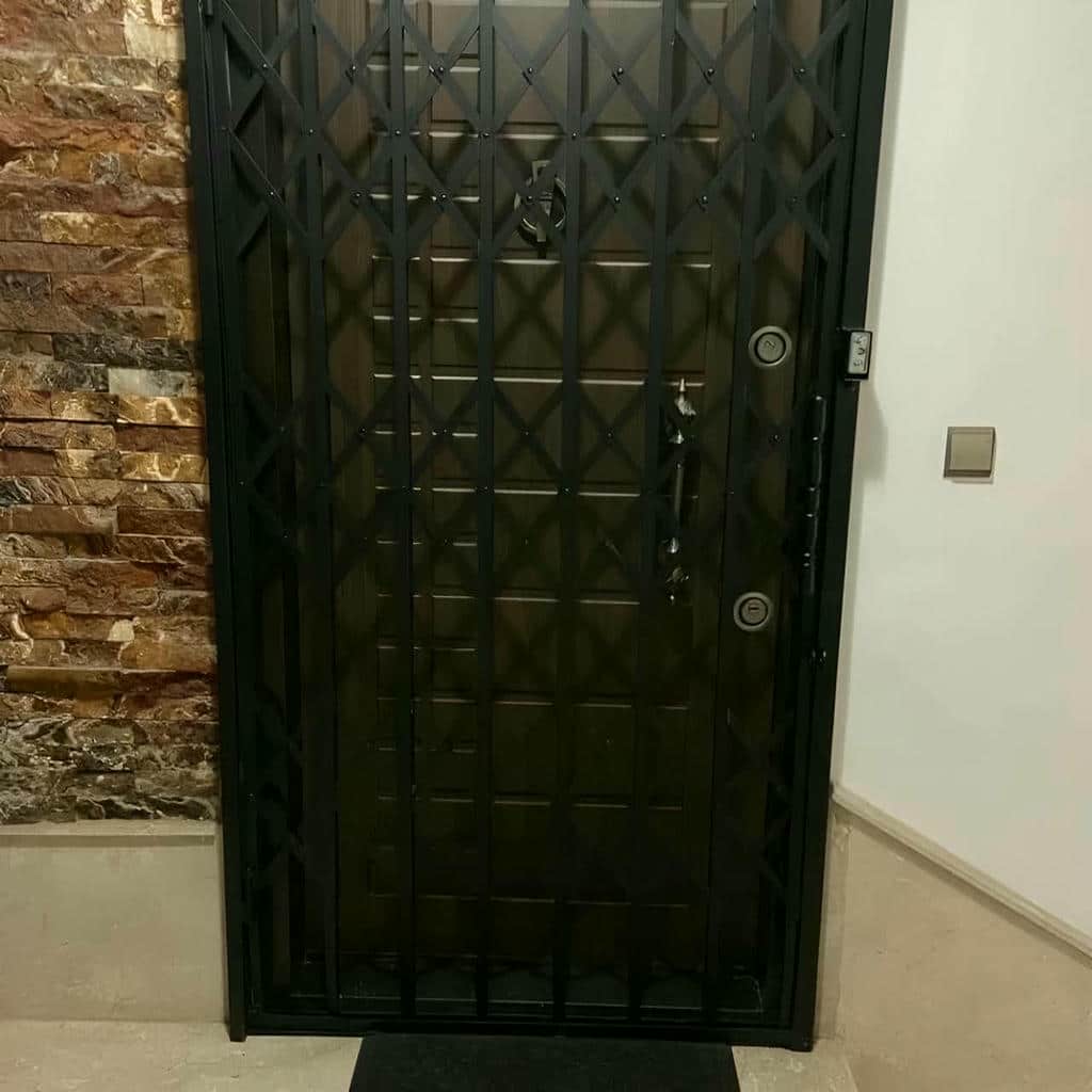 نصب درب آکاردئونی نصب دقیق در استان گیلان