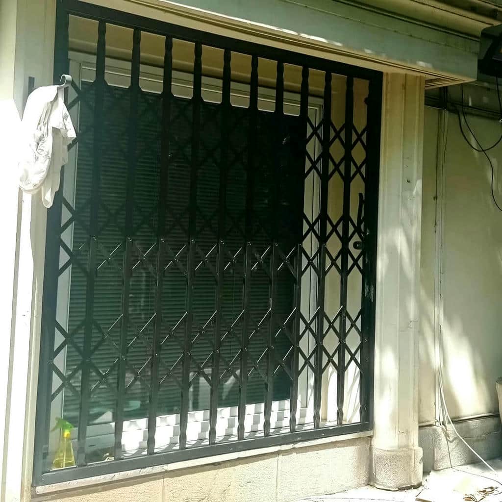 درب آکاردئونی در استان گیلان