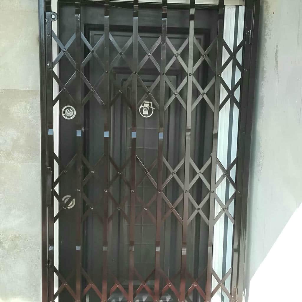 درب آکاردئونی در عظیمیه کرج