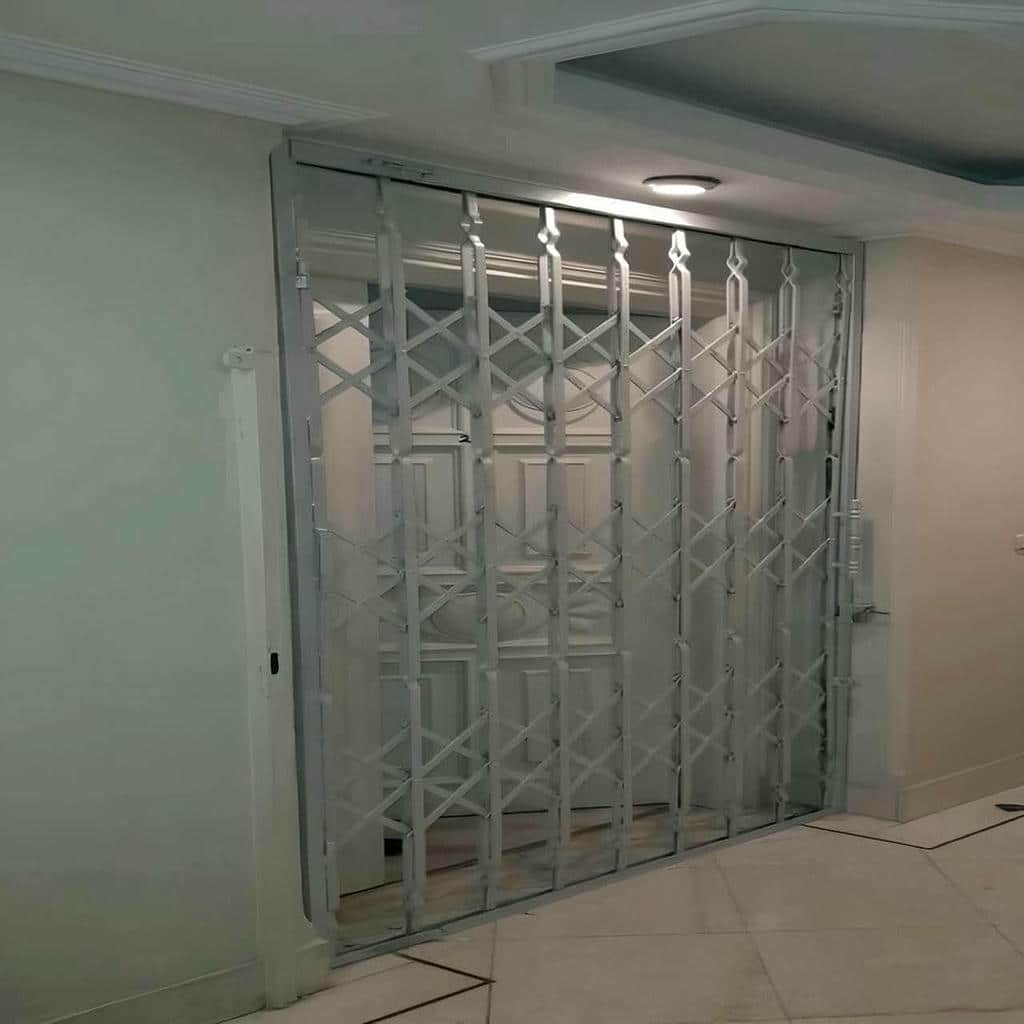 درب آکاردئونی در بندر بوشهر