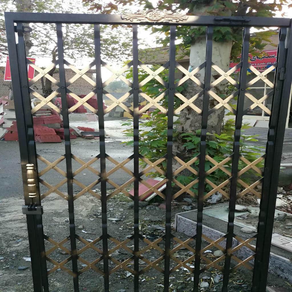 نصب درب آکاردئونی پروژه ای در رشت