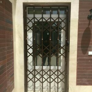 درب آکاردئونی در کرمان