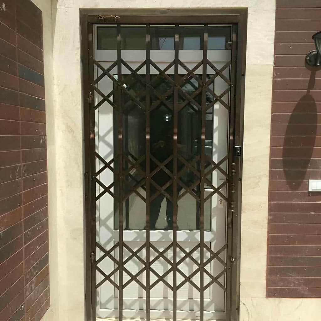 درب آکاردئونی در کرمان
