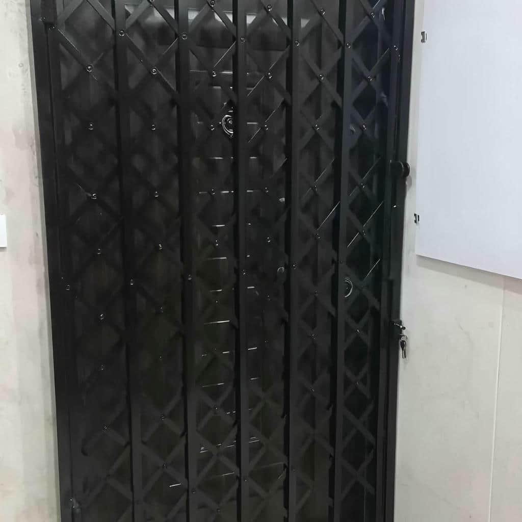 نصب درب آکاردئونی دقیق در آبسرد