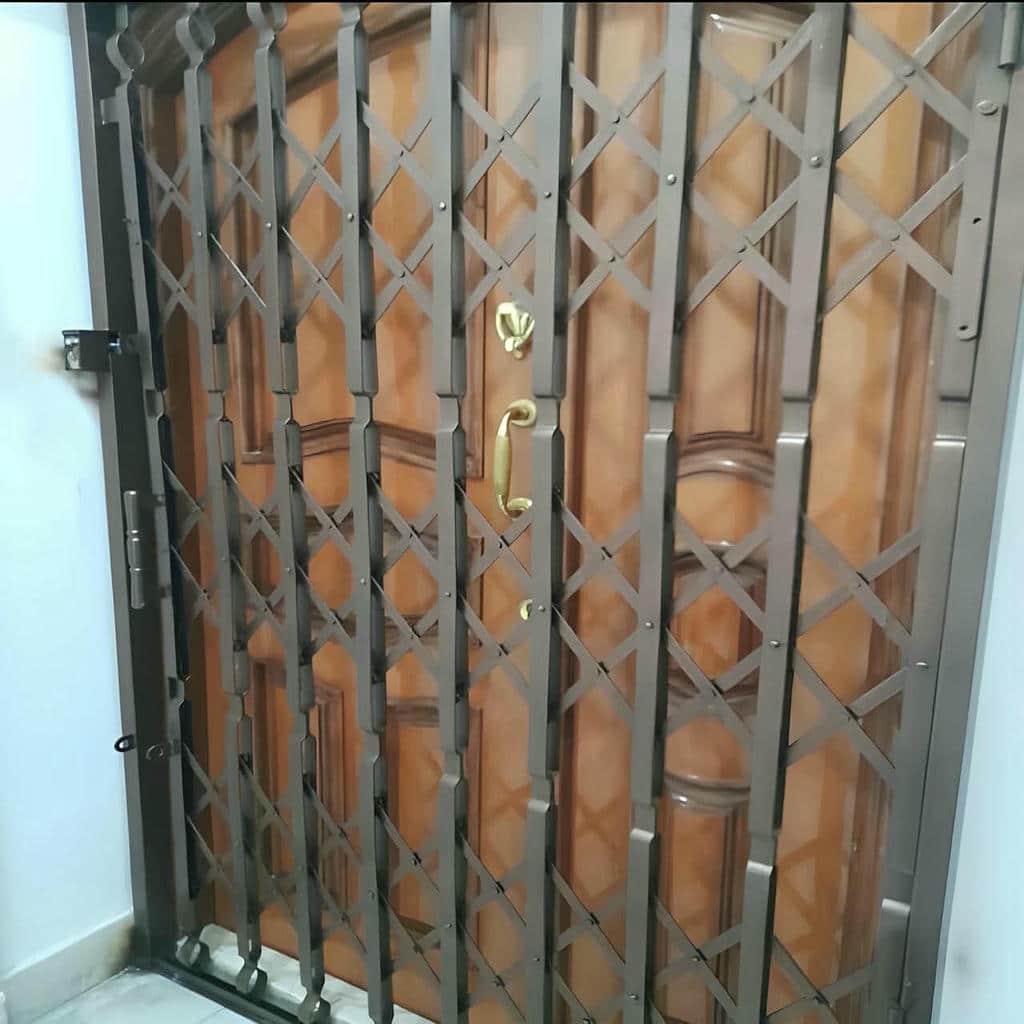 خرید درب آکاردئونی ورودی مغازه در همدان
