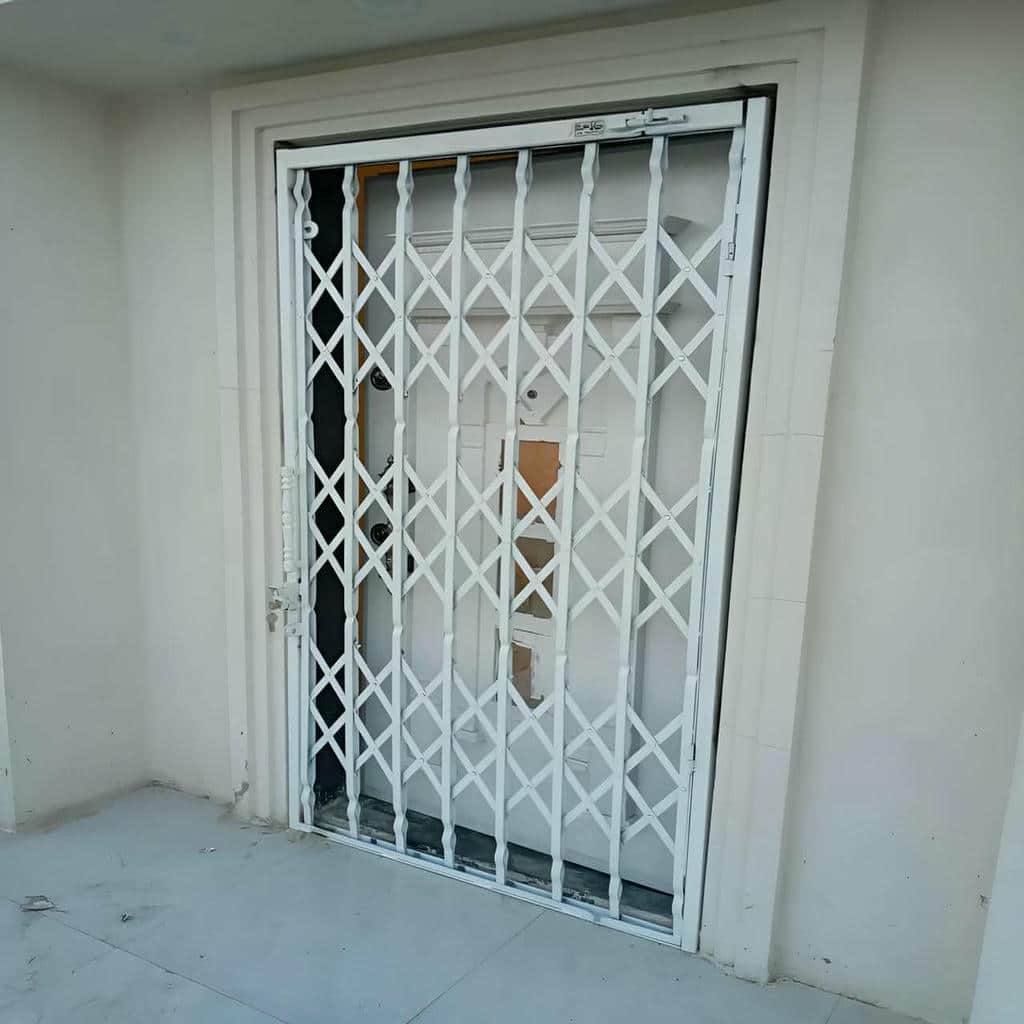 درب آکاردئونی در سقز