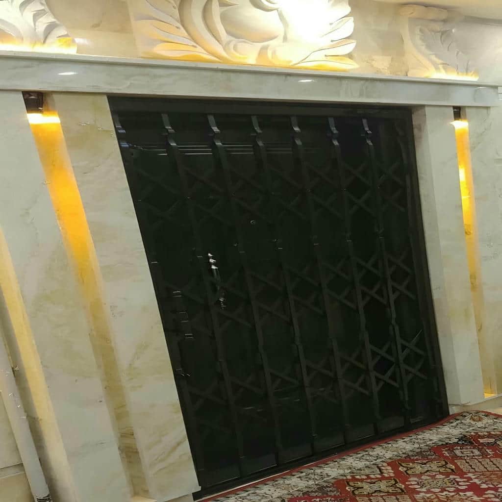 نصب درب آکاردئونی تراز دقیق در بومهن