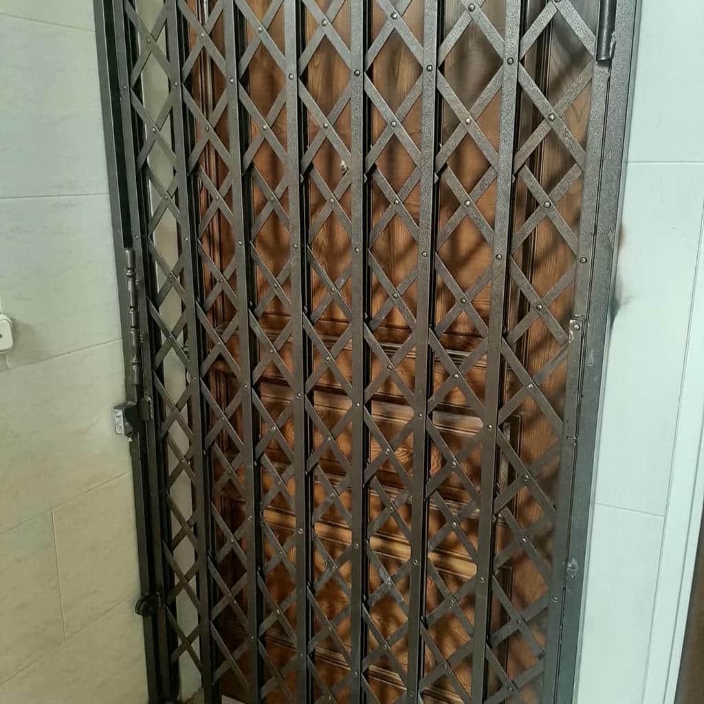 درب آکاردئونی در قم