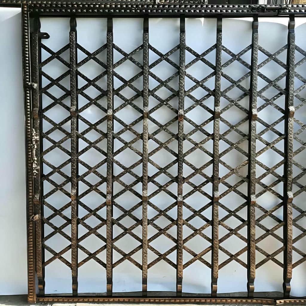 نصب درب آکاردئونی اجرای دقیق در کاشان
