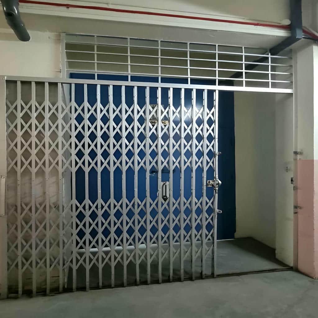 درب آکاردئونی در رفسنجان