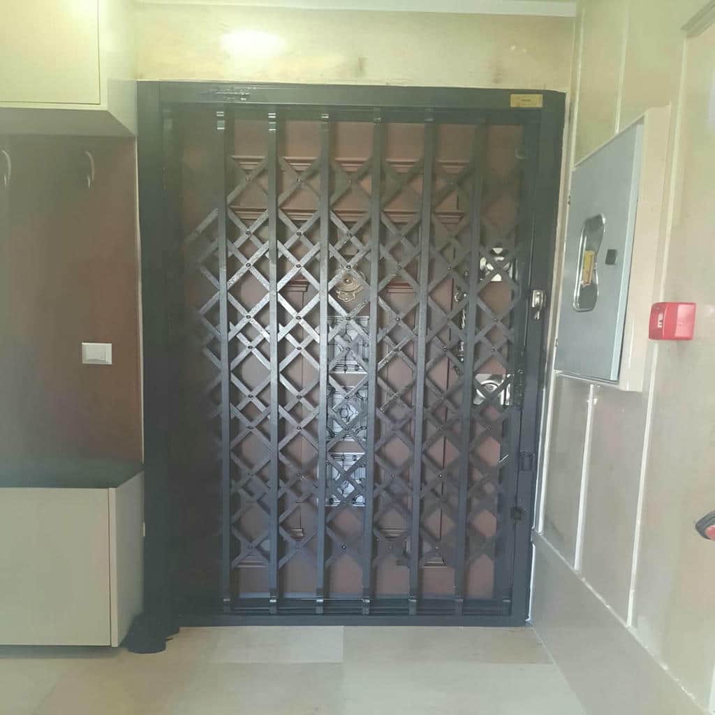 درب آکاردئونی در شیراز