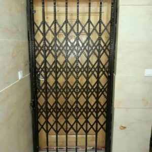 درب آکاردئونی در همدان
