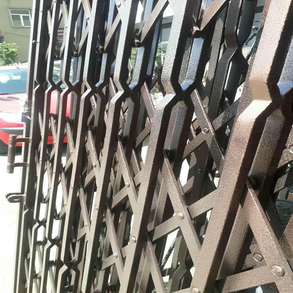 درب آکاردئونی در یاسوج