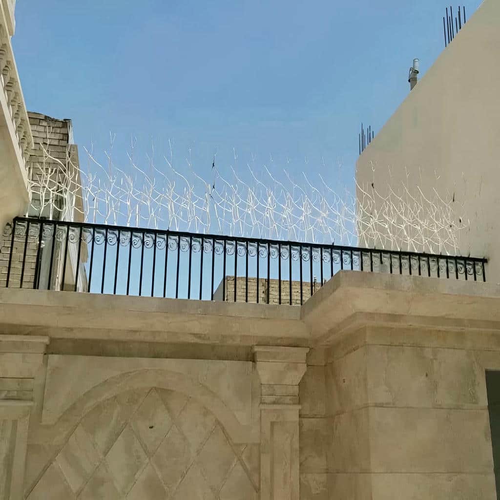 نصب حفاظ شاخ گوزنی دیوار کارگاه در یاسوج