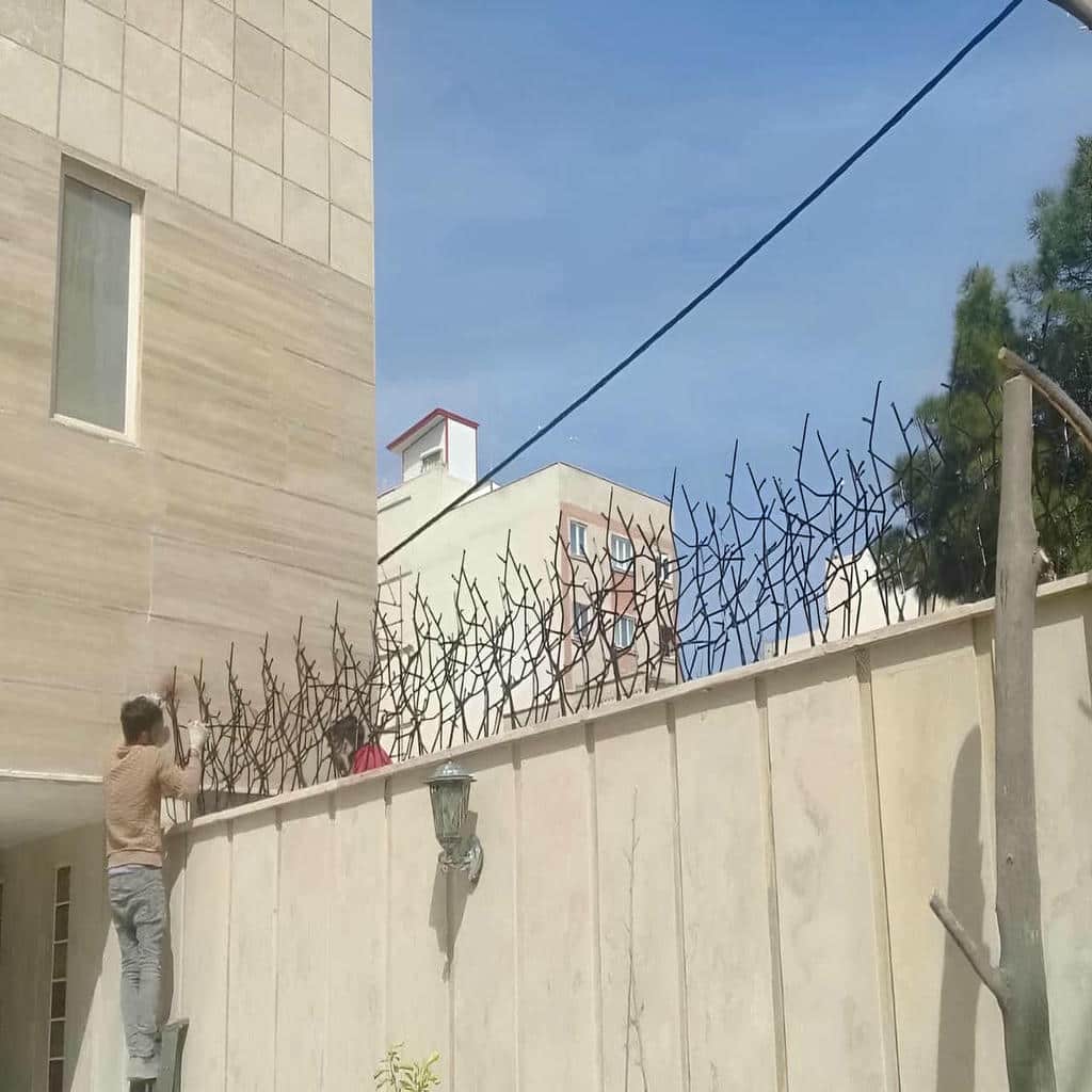 نصب حفاظ شاخ گوزنی دیوار ویلایی در زاهدان