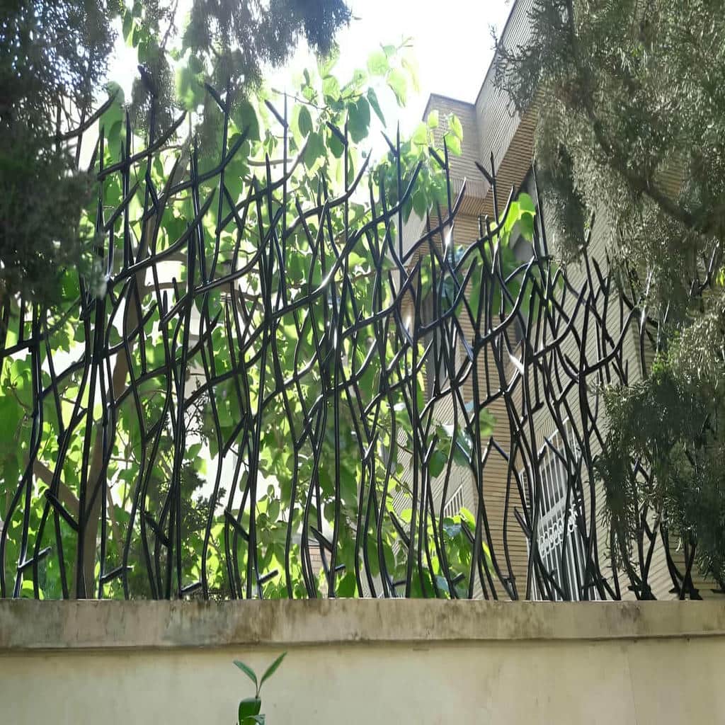 نصب حفاظ شاخ گوزنی دیوار ویلایی در اصفهان