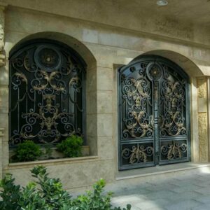 درب حیاط فرفورژه فلزی در بندر لنگه