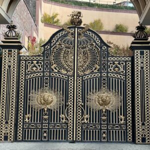 درب حیاط فرفورژه فلزی در همدان