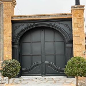درب حیاط فرفورژه فلزی در بندر انزلی