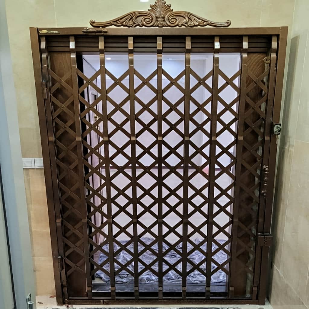حفاظ خانه در زمان سفر با درب آکاردئونی